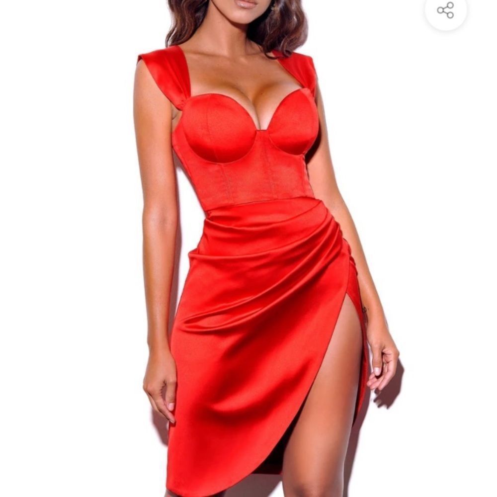 Miss Circle Hedy bright red satin mini dress